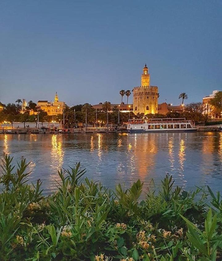 Apartamento Con Vistas Al Rio Guadalquivir En Triana, Sevilla Exterior photo